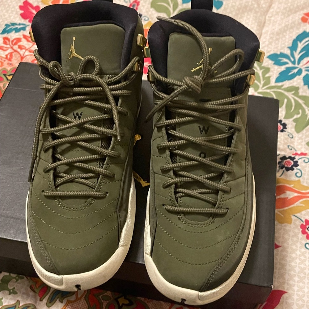 Jordan 12 size 6.5